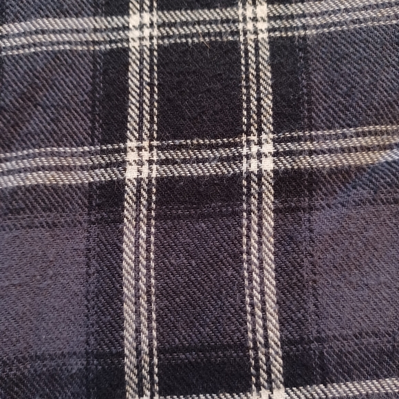 Woolrich Plaid Flannel Button Down Shirt Women's Size Medium - Picture 3 of 8